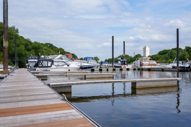 Boote im Yachthafen Lauenburg