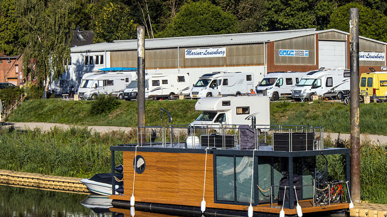 Stellplätze für Wohnmobil im Yachthafen Lauenburg