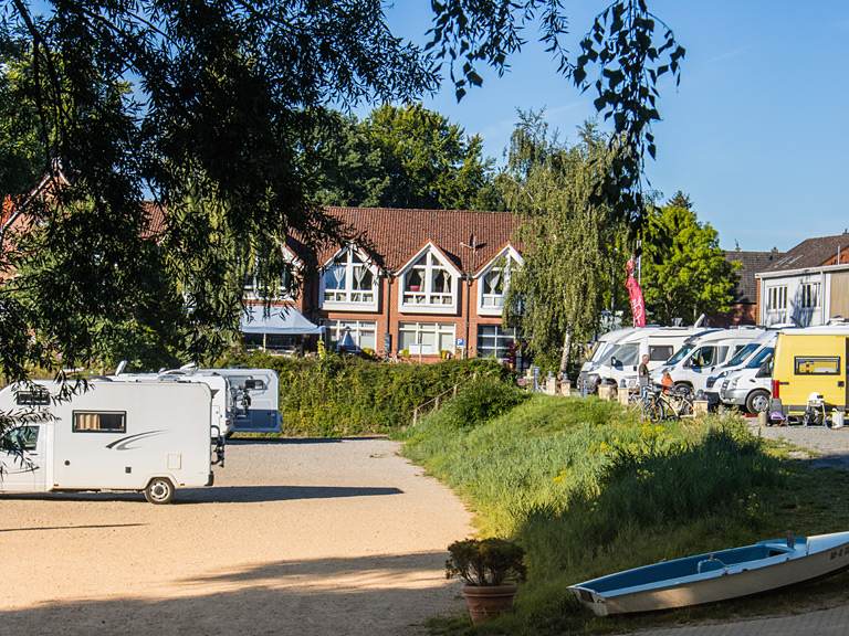 Stellplätze für Wohnmobil im Yachthafen Lauenburg